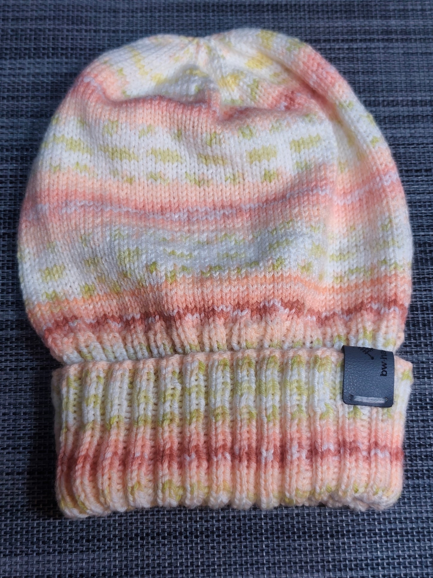Handgestrickte Kindermütze in Orange aus Gründl Baby Color Wolle – handmade