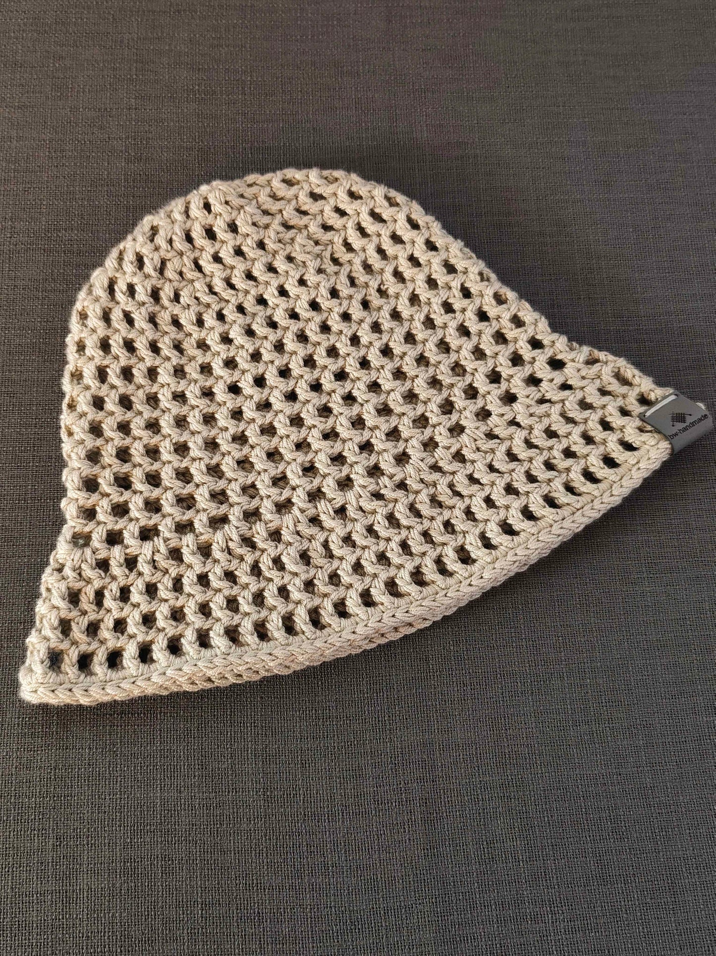 Handgehäkelter Sommerhut in Taube aus Polyacryl von bw-handmade