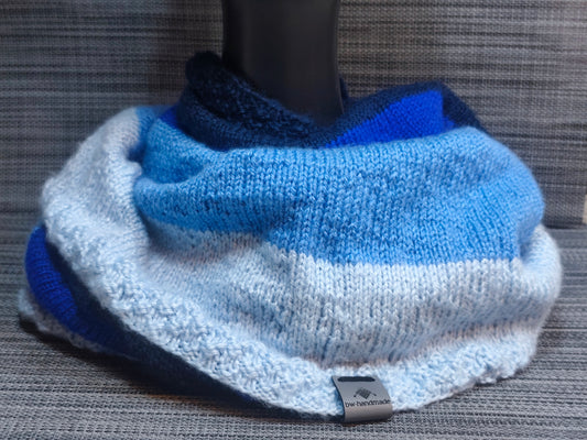 Handgestrickter Damen-Loop in Blau, Mohair-Look aus 100 % Polyacryl – handmade von bw-handmade