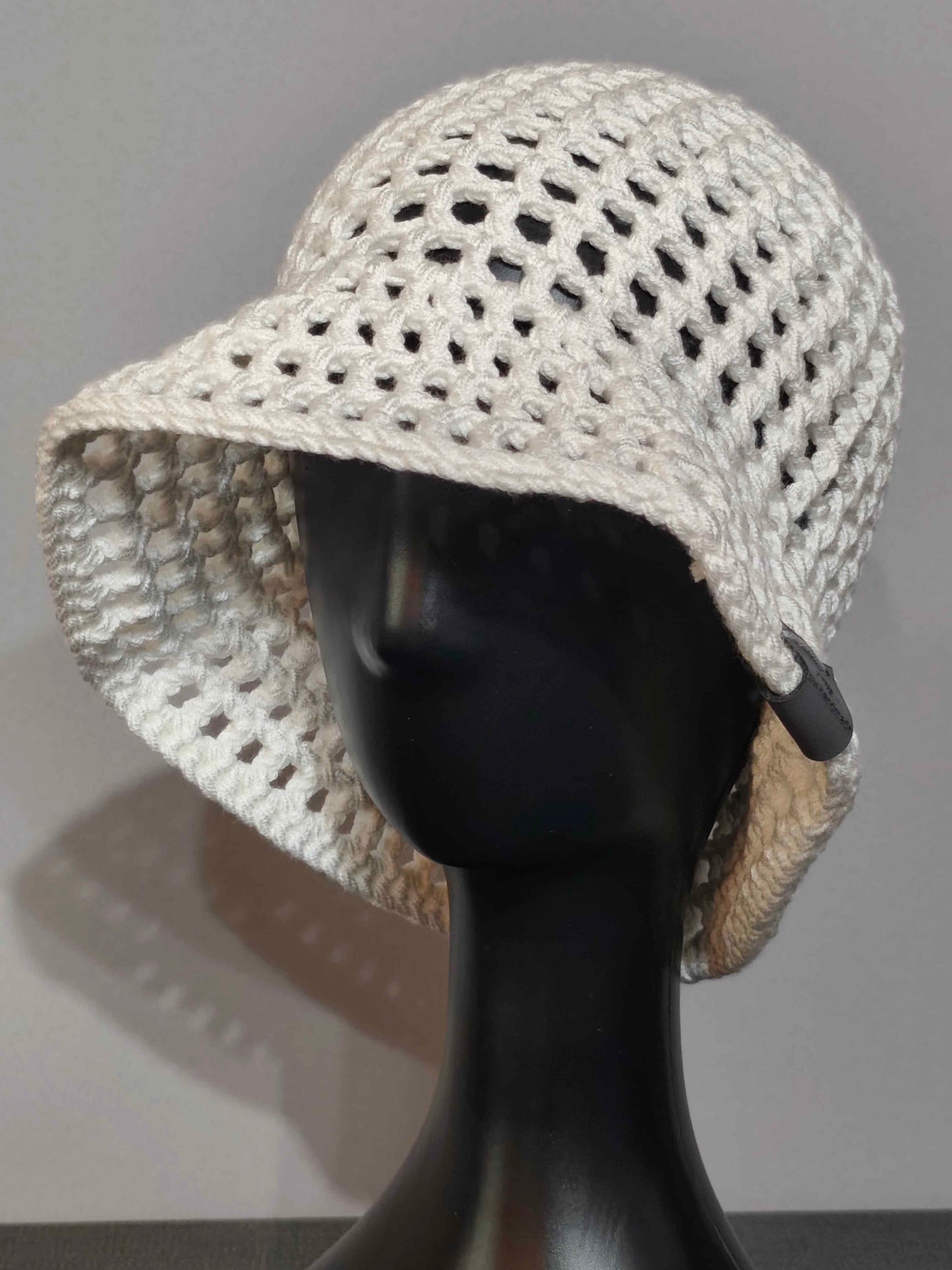 Handgehäkelter Damen-Sommerhut in Weiß mit breiter Krempe – handgemacht von bw-handmade
