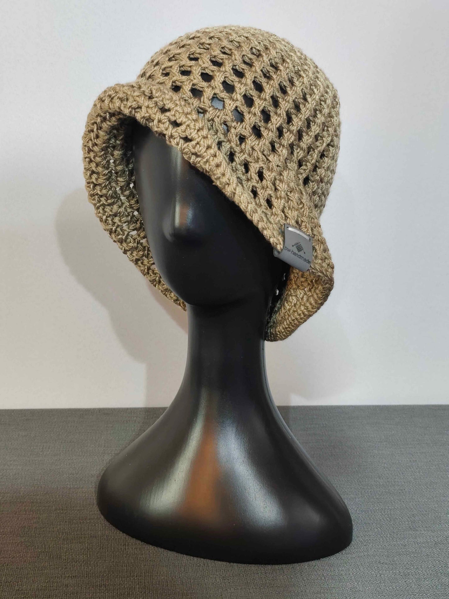 Handgehäkelter Damen-Sommerhut in Khaki mit breiter Krempe – handgemacht von bw-handmade