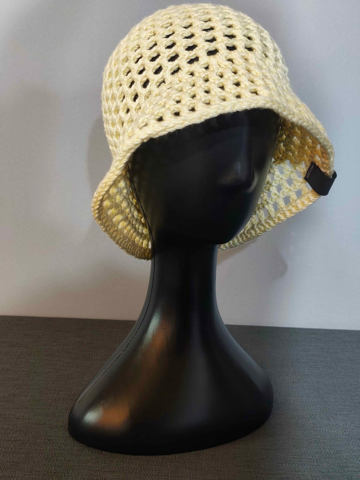 Handgehäkelter Damen-Sommerhut in Vanille mit breiter Krempe – handgemacht von bw-handmade